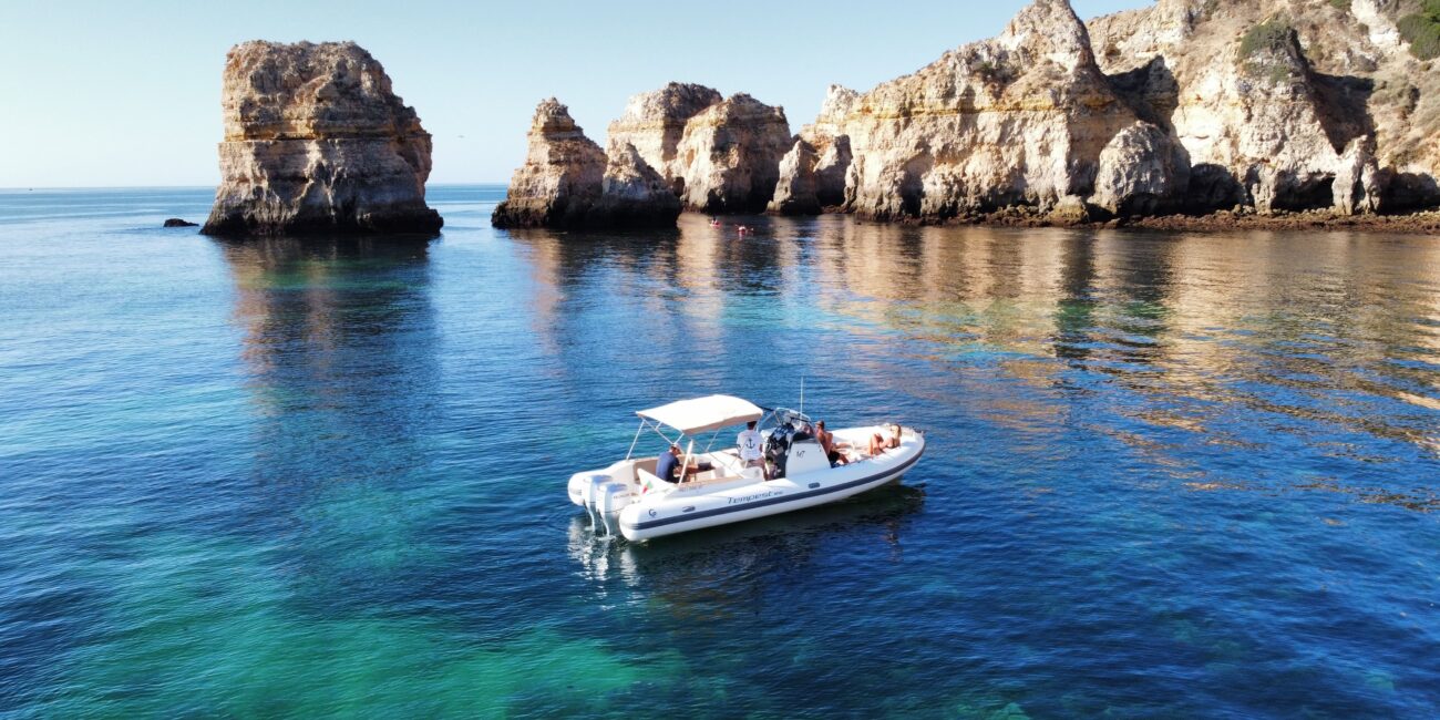 Private motor boat for small groups in Lagos
