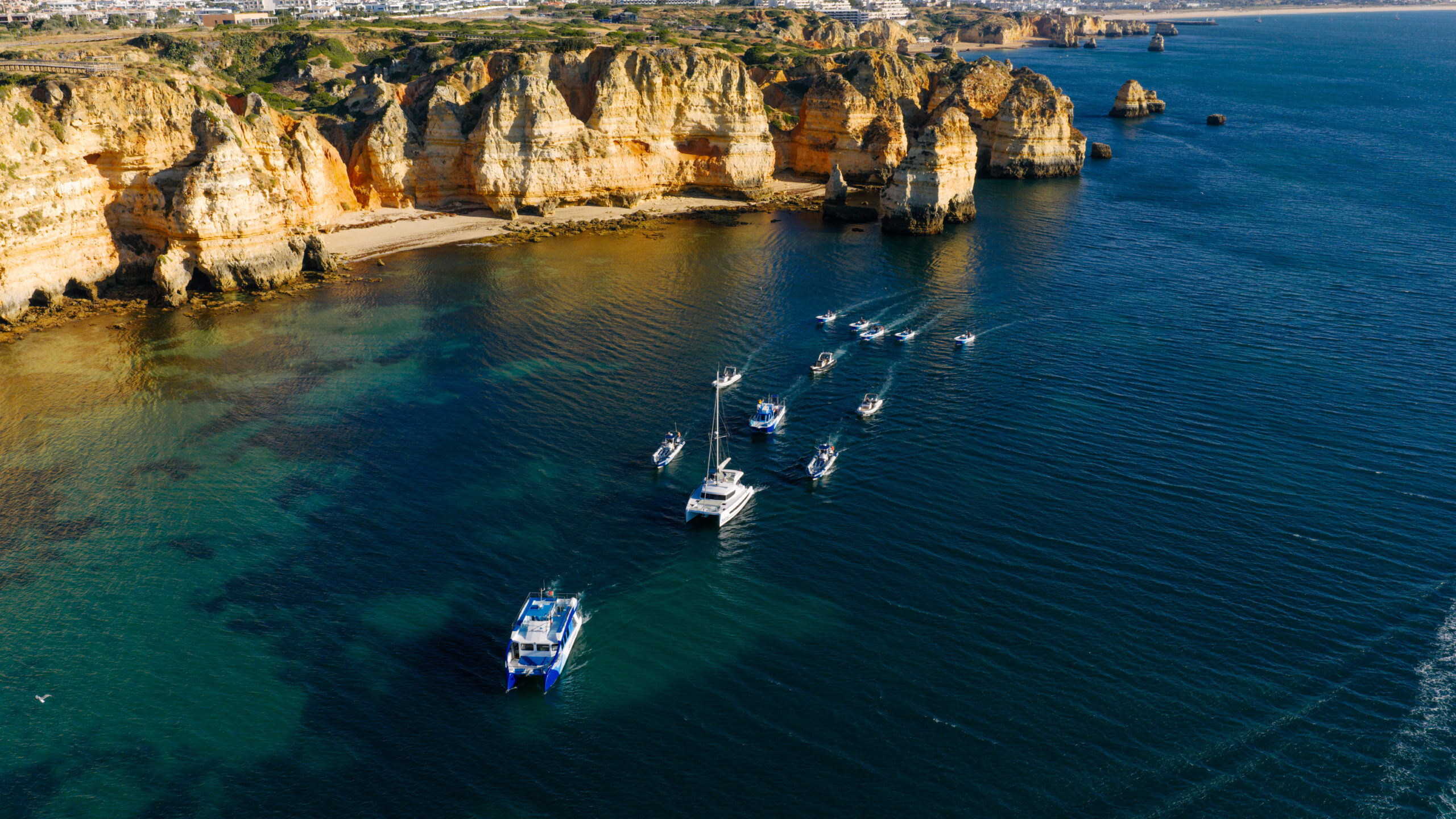 Passeio de barco em Lagos a visitar a Ponta da Piedade com a BlueFleet